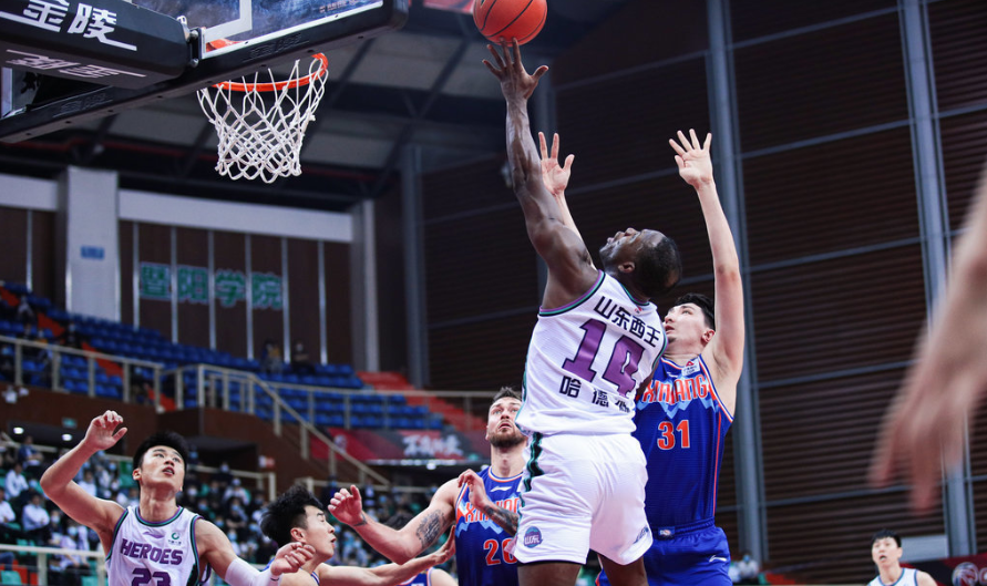  山东高速全员皆兵，团队篮球击溃广东队