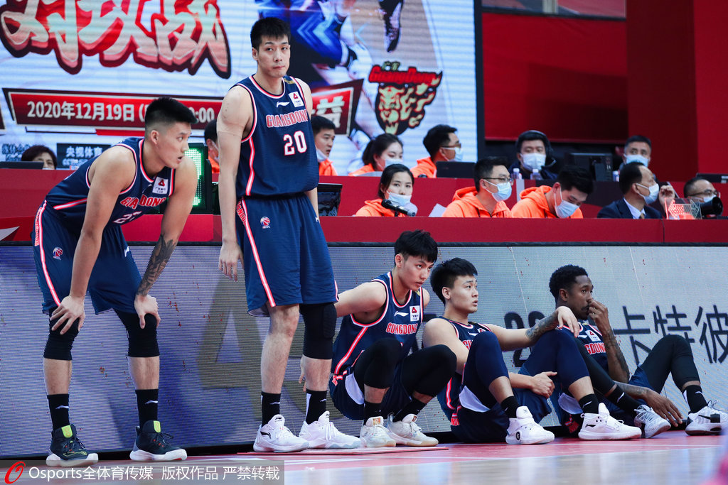  青年军展露锋芒，广厦新秀合力击败辽宁