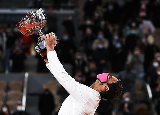  纳达尔强势归来，法网半决赛展王者风范