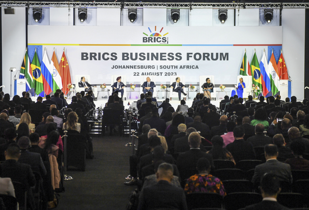  战术革新引领风潮，新兴打法颠覆传统格局  