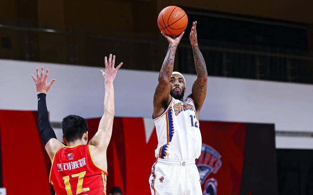  上海久事双外援合璧击败深圳马可波罗