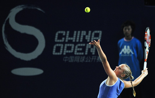  贝雷蒂尼发球上网，鹿特丹站打破冠军荒