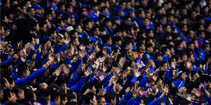 电竞新星闪耀赛场,青春风暴席卷联赛