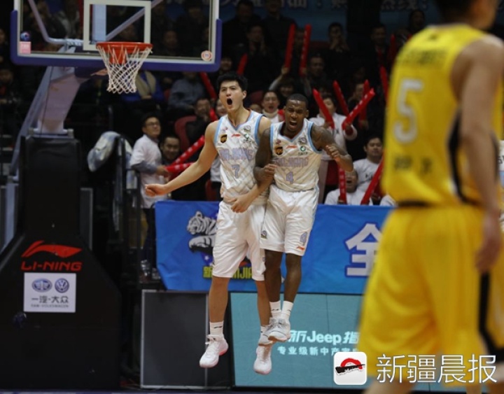 新秀控卫首秀惊艳,关键抢断锁定胜局