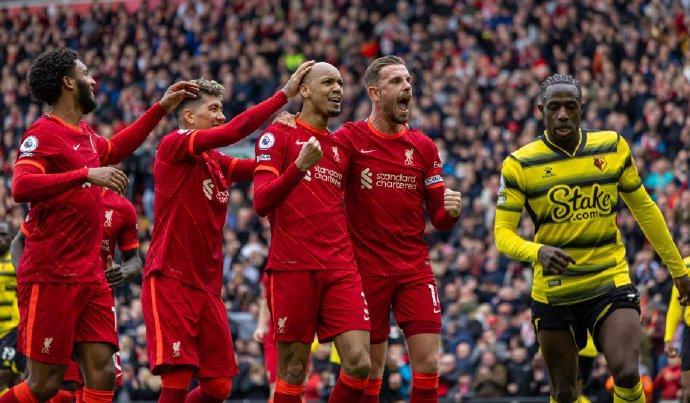 利物浦绝杀曼城登顶榜首,争冠格局愈发激烈